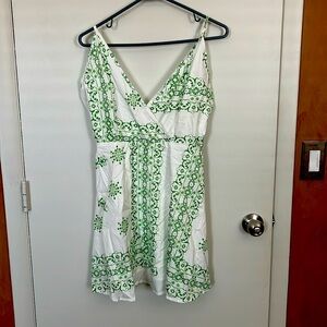Cute summary, white and green dress size medium